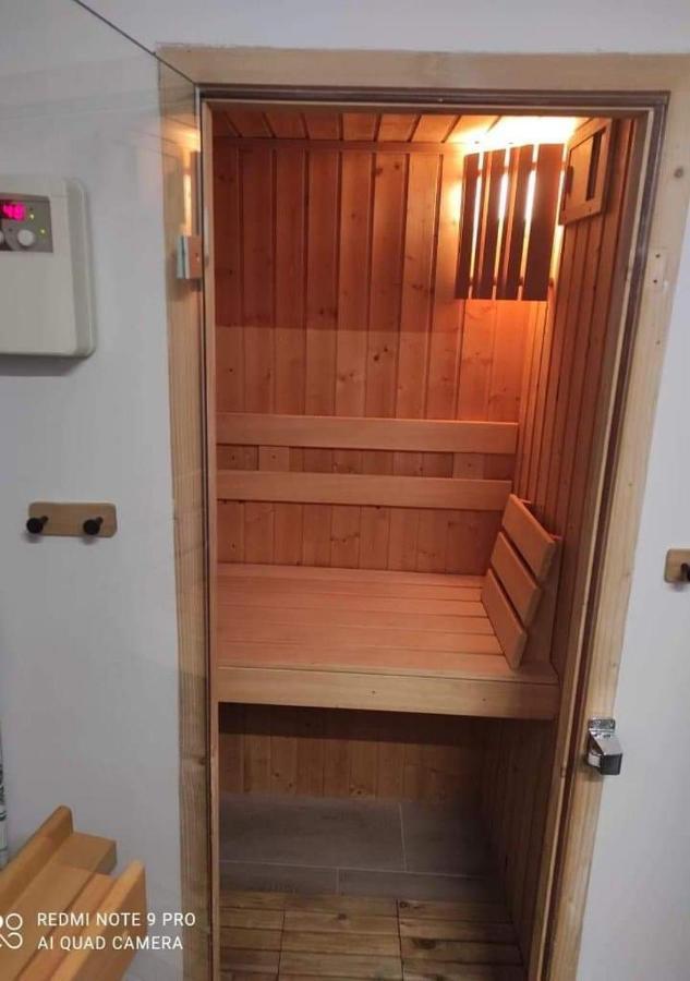Urocze Studia W Lomiankach, 1- Z Sauna I Tarasem, 2- Z Kominkiem, 3- Ekonomiczne, 7Km Metro Mlociny Warszawa Łomianki 外观 照片